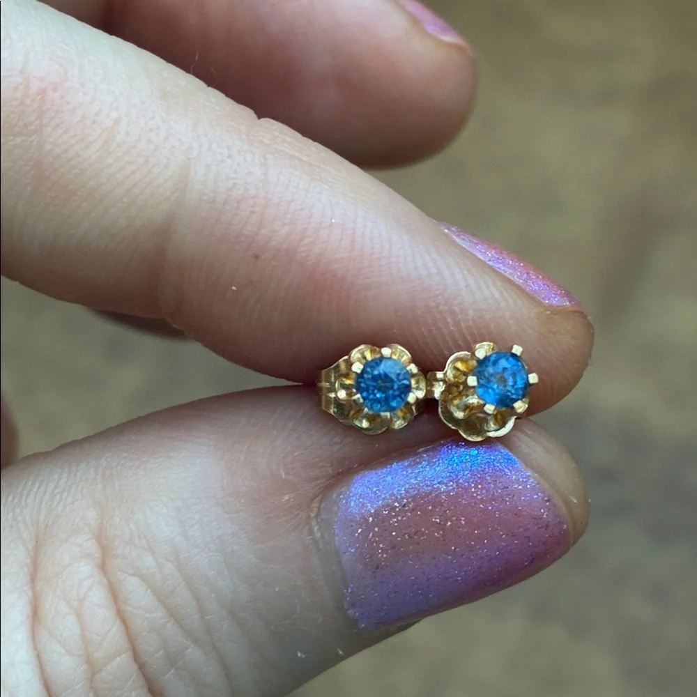 14K YELLOW GOLD SAPPHIRE BUTTERCUP DAINTY SETTING STUDS 🦋 - Picture 1 of 17